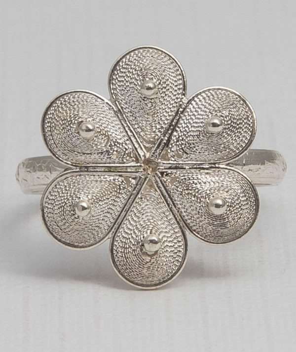 Filigree Flower Ring made by ARTEMANOS