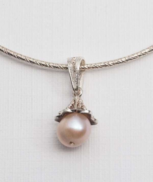 Silver Necklace with Pearl Pendant made by ARTEMANOS