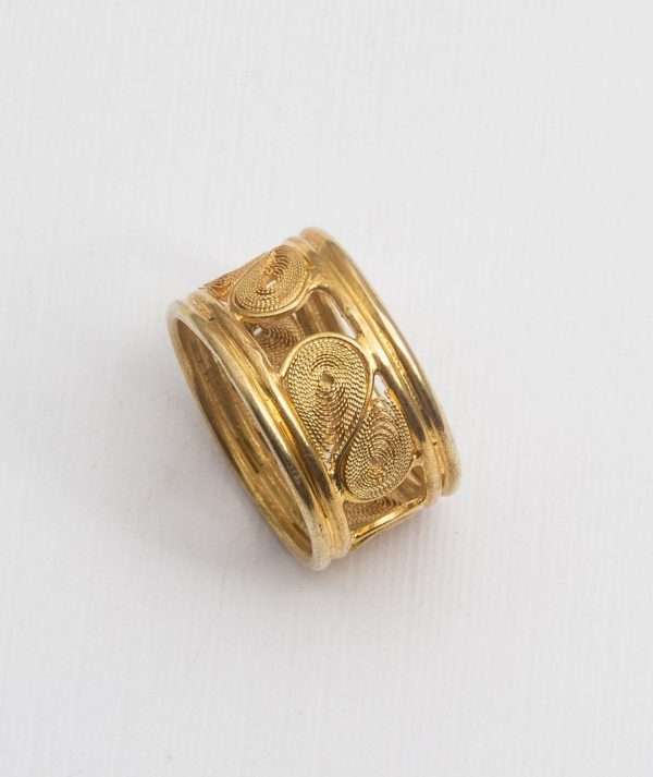 Wide Ring made by ARTEMANOS