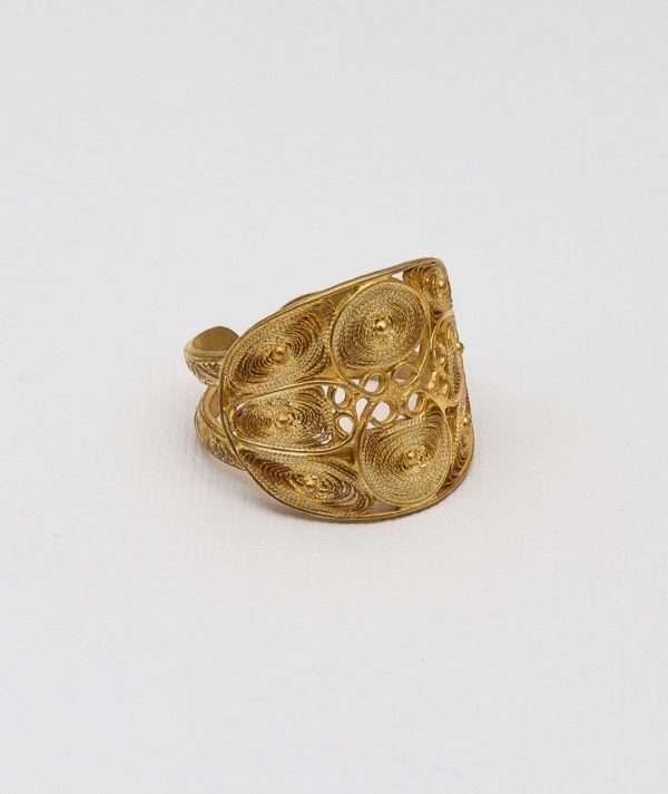 Oval Filigree Ring made by ARTEMANOS