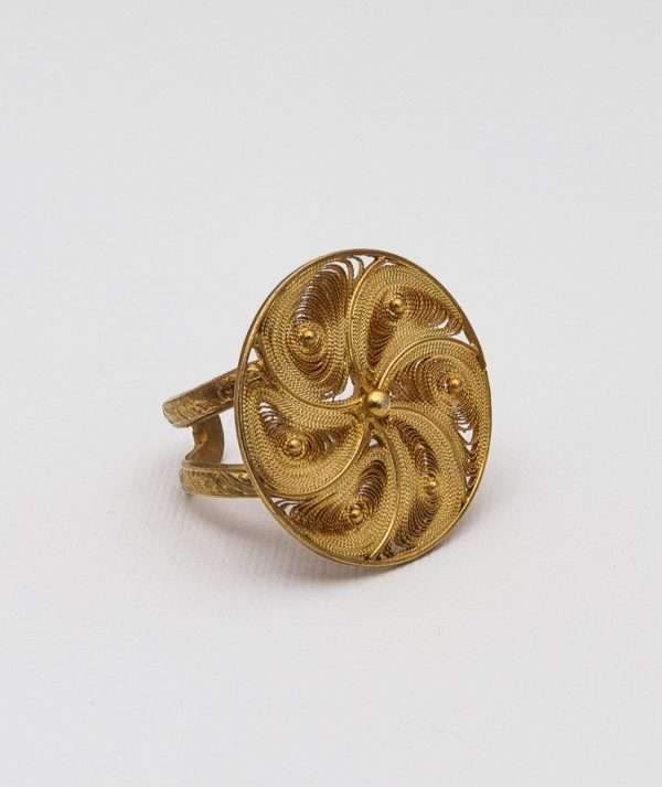 Circular Filigree Ring made by ARTEMANOS