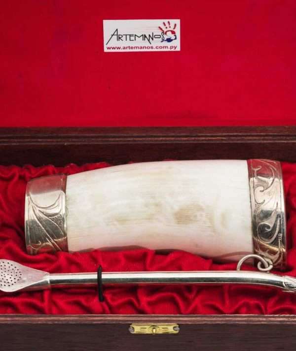 Yerba Mate Horn Cup and Silver Bombilla handmade by ARTEMANOS