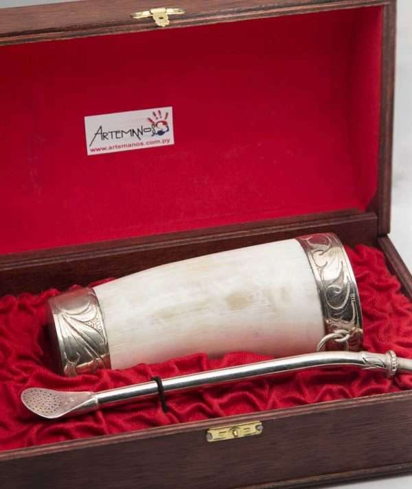 Yerba Mate Horn Cup and Silver Bombilla handmade by ARTEMANOS
