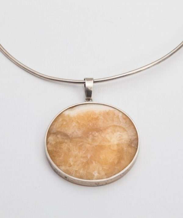 Rigid Necklace with Ambar Charm made by ARTEMANOS