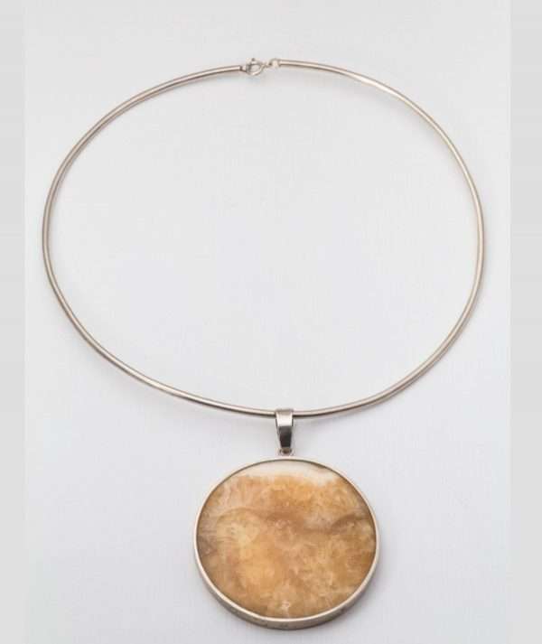 Rigid Necklace with Ambar Charm made by ARTEMANOS
