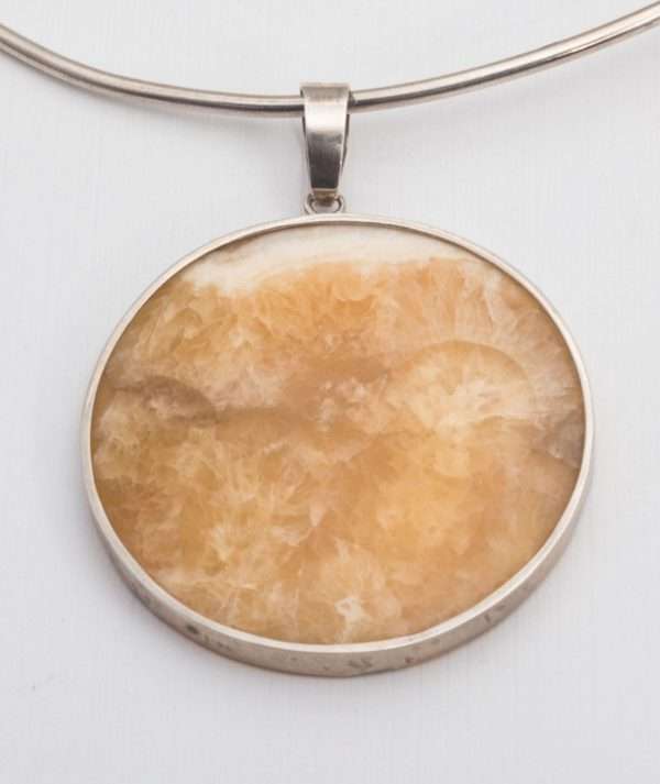 Rigid Necklace with Ambar Charm made by ARTEMANOS