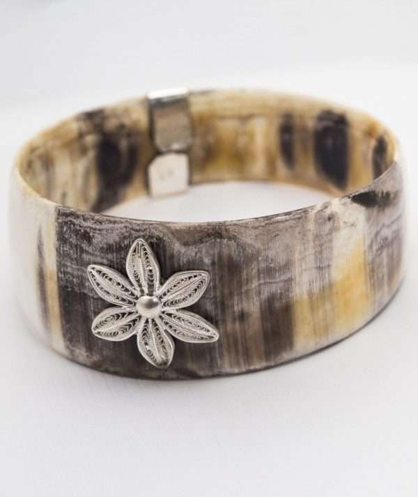 Asta Bracelet with Flower Filigree made by ARTEMANOS