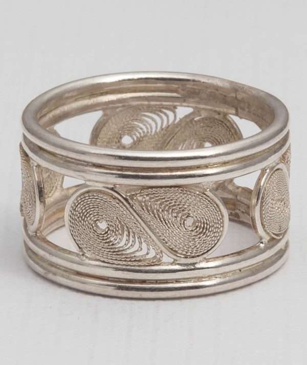 Filigree Band Ring made by ARTEMANOS