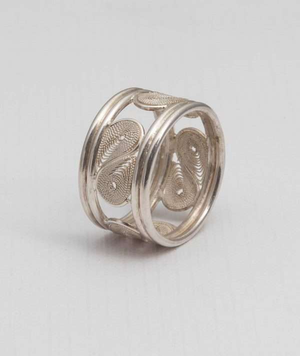 Filigree Band Ring made by ARTEMANOS