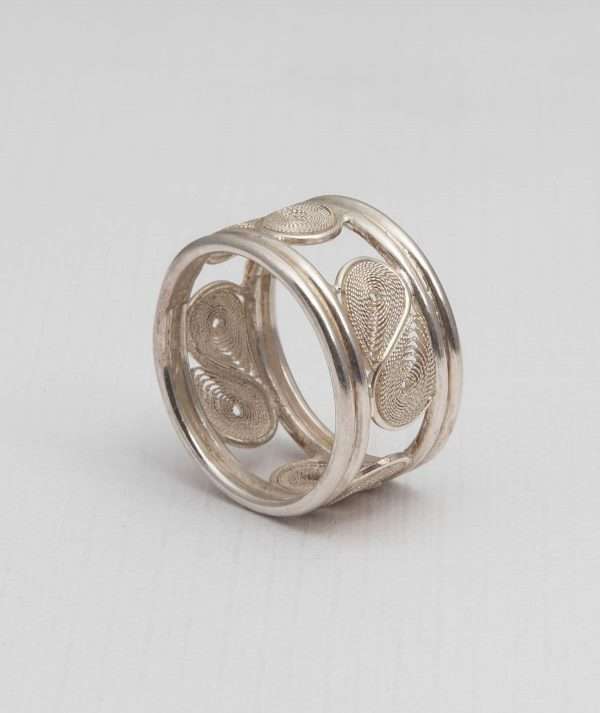 Filigree Band Ring made by ARTEMANOS