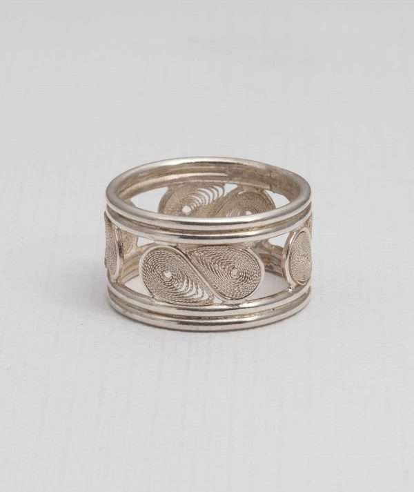 Filigree Band Ring made by ARTEMANOS
